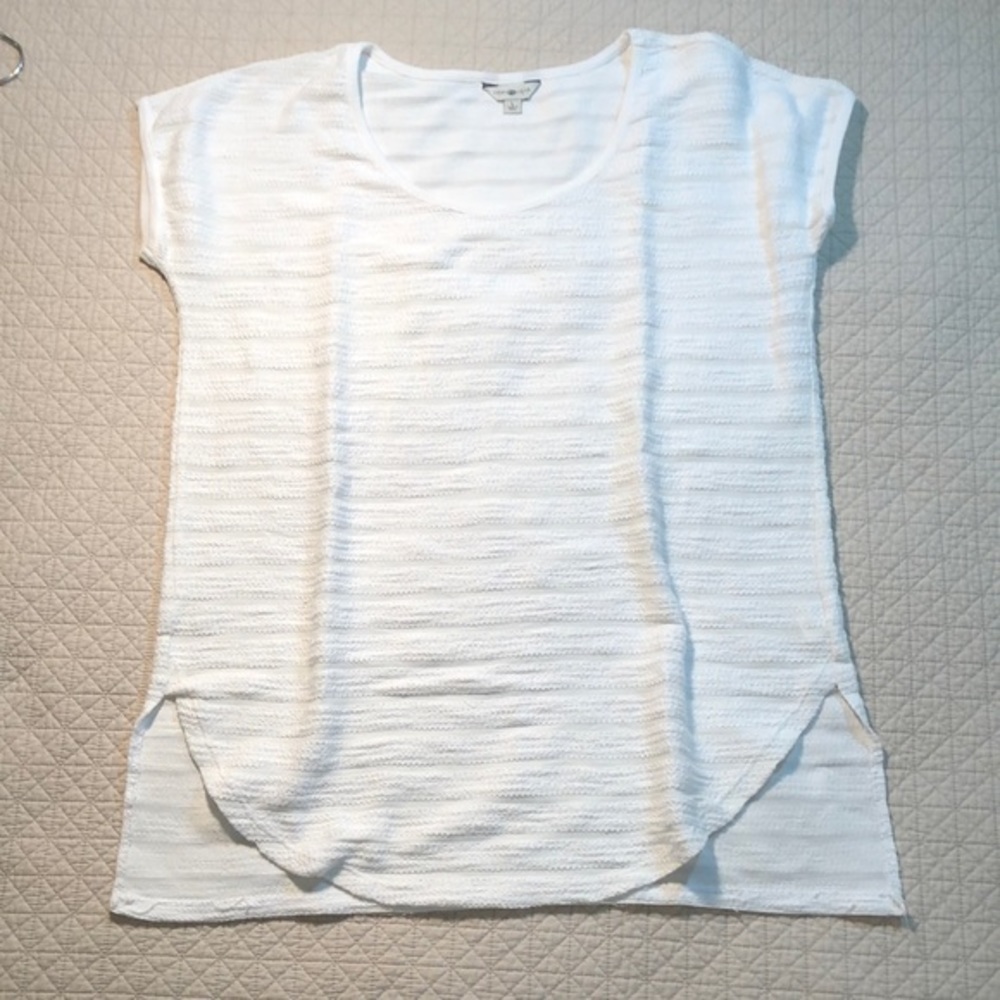 Lucky Lotus by Lucky white tunic size Large